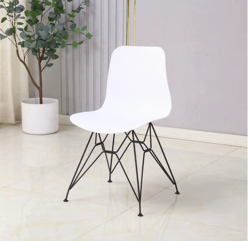 Set of 4 White Celle Plastic Chairs House of Fleur