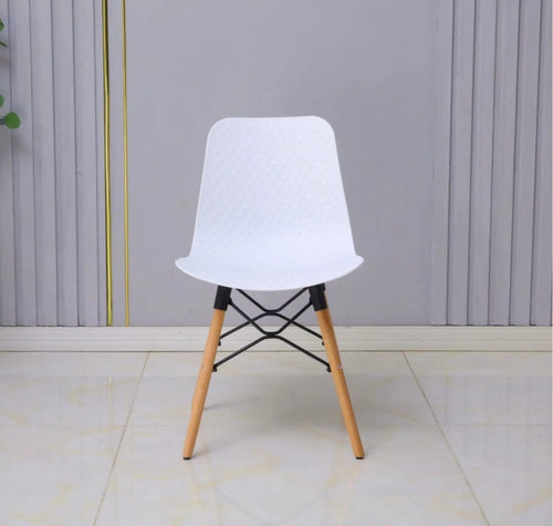 Set of 4 White Liam Plastic Chairs House of Fleur